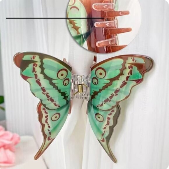 Luna Moth Acrylic Claw Hair Clip - Picture 1 of 4